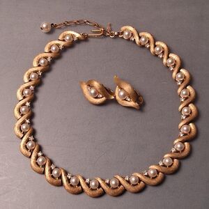 Crown Trifari Pearl Necklace Earrings Set Brushed Gold